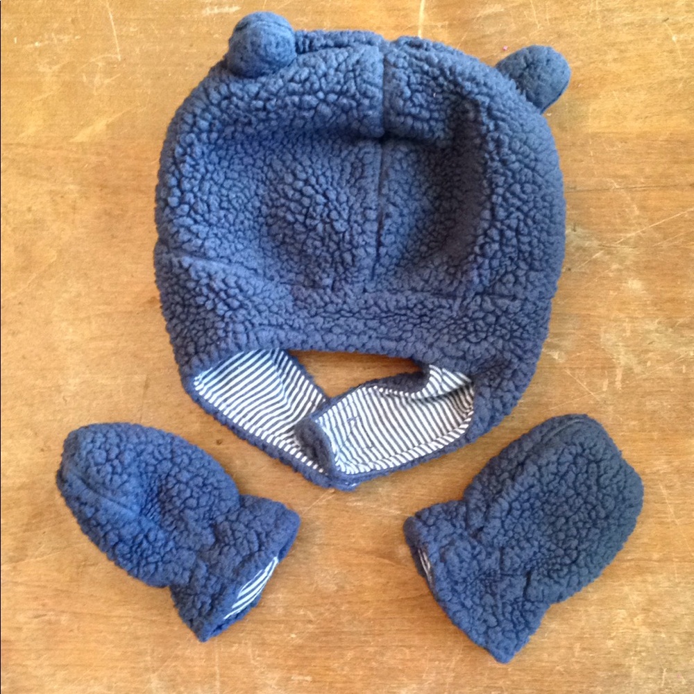 Carters hat/glove set- excellent used condition
